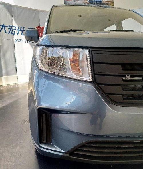 国产面包车的视频,视频中的实用与时尚并存